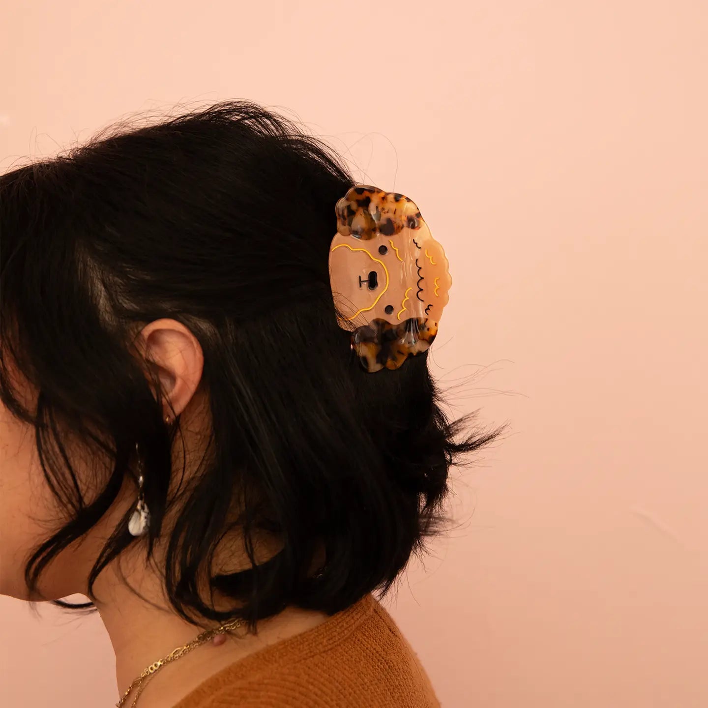 Carmy the Dog - Hair Claw